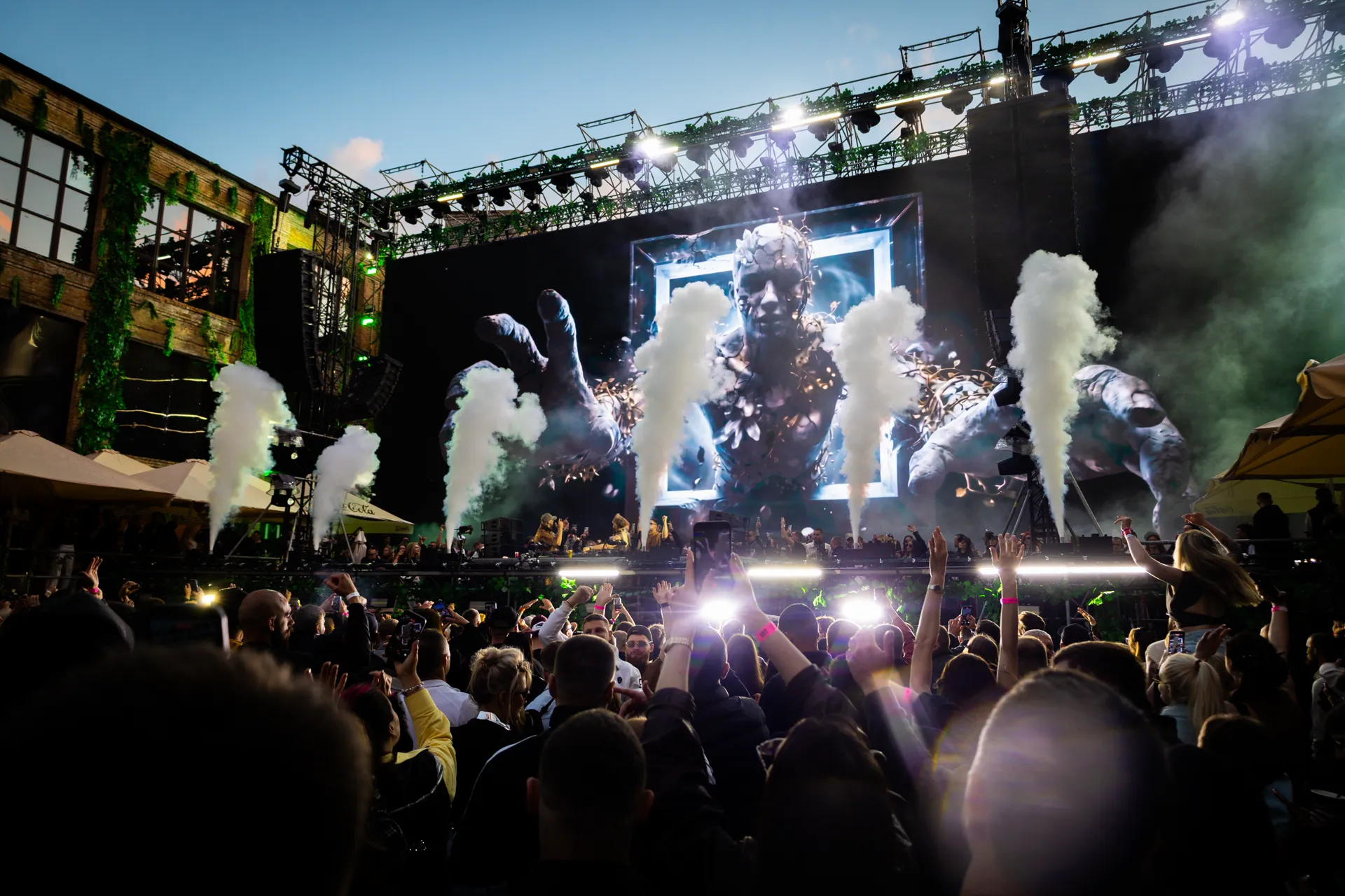 Artzavod Platform — show moment